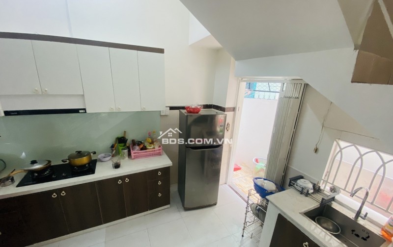 Bán gấp, Giảm 2 tỷ còn 12.2 tỷ TL. 70m2, 4 tầng Ngay Nguyễn Trọng Tuyển, Nguyễn Văn Trỗi. Không QH LG